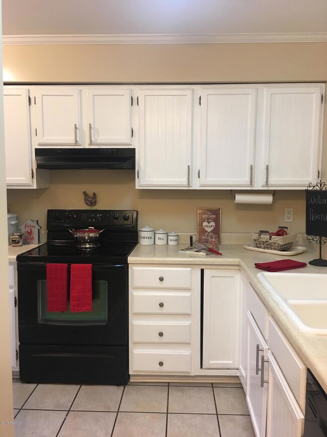 510 Cobblestone Kitchen view 1 new paint