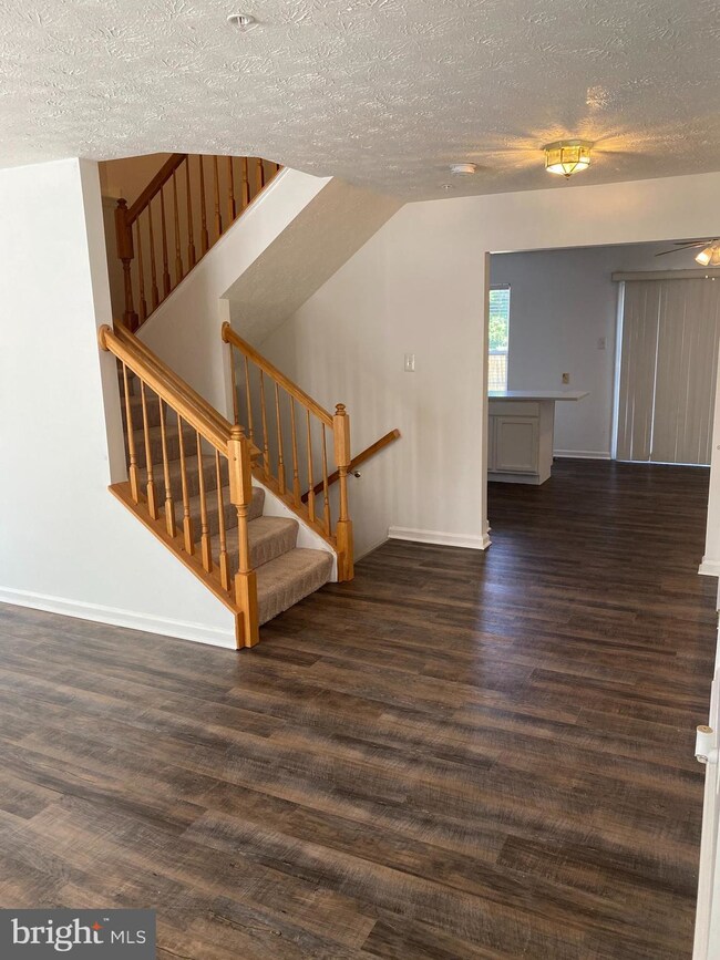 9541 Oakhurst Dr, Columbia, MD 21046 - photo 3