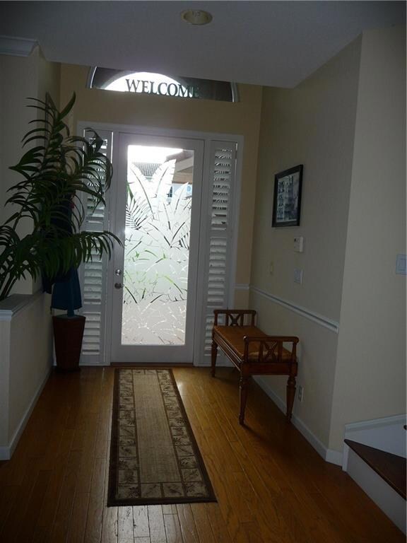 FOYER;WOOD FLOORING