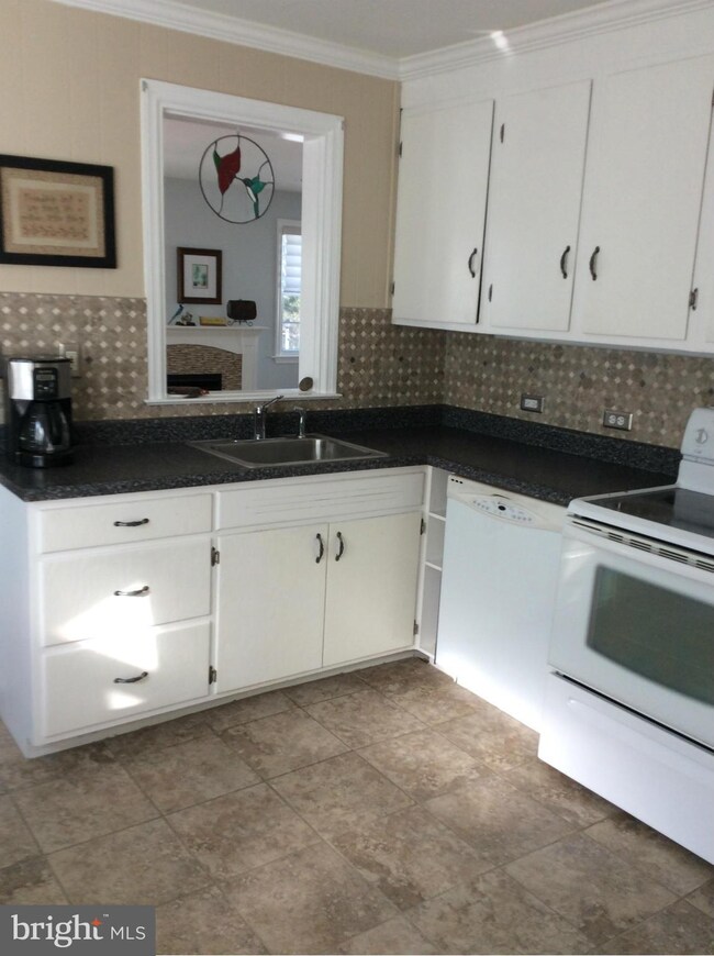 1702 Summit Ave, Halethorpe, MD 21227 - photo 4