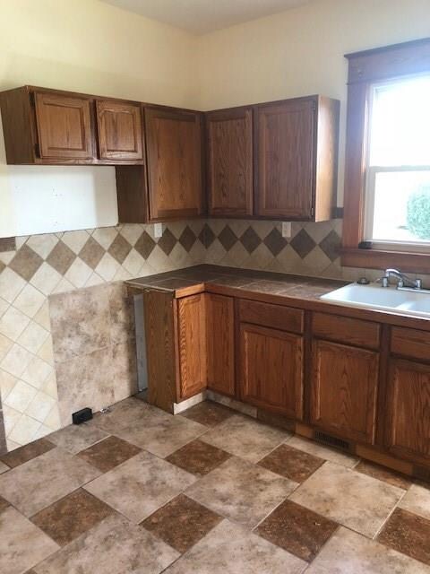 Kitchen has ceramic tile oak cabinetry.  Newer win