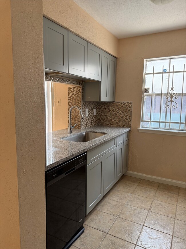 9350 Country Creek Dr unit 1, Houston, TX 77036 - photo 7