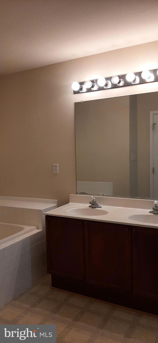 39 Scarboro Dr, Bunker Hill, WV 25413 - photo 7