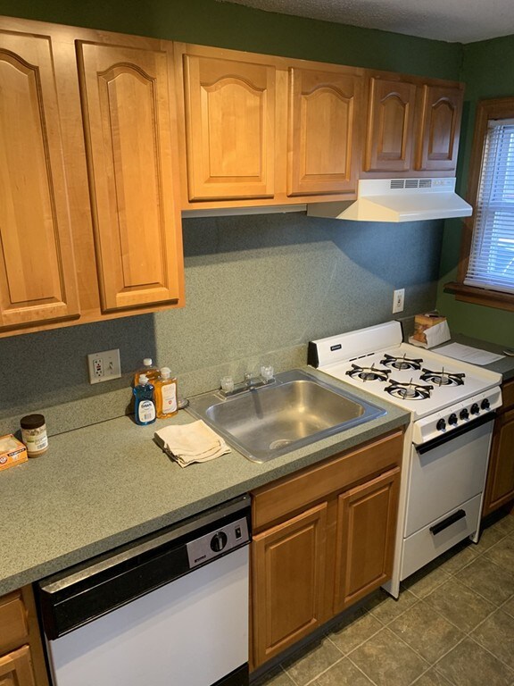 448 Cold Spring Ave, West Springfield, MA 01089 - photo 6