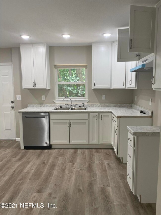 6332 Fabian Dr, Jacksonville, FL 32210 - photo 6