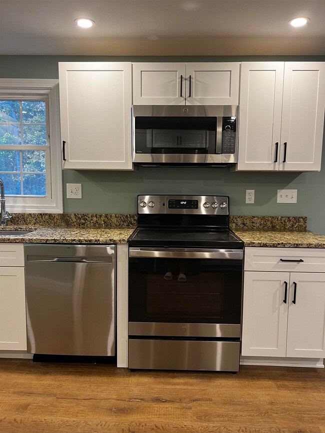 16 Boulder Dr unit B, Hudson, NH 03051 - photo 5