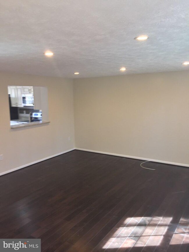 9521 Quarry Bridge Ct, Columbia, MD 21046 - photo 3