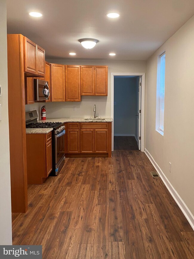 640 Royden St, Camden, NJ 08103 - photo 5