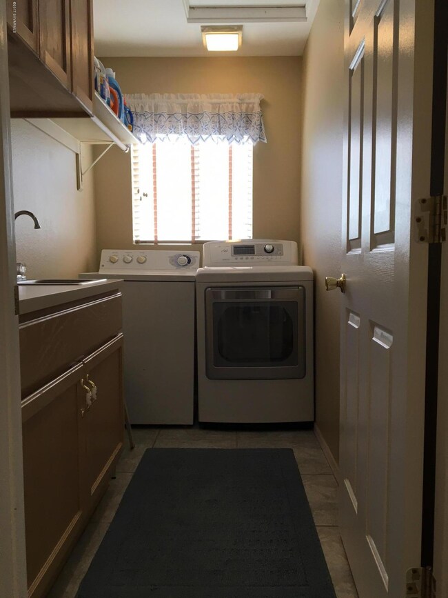 Laundry Room with sink