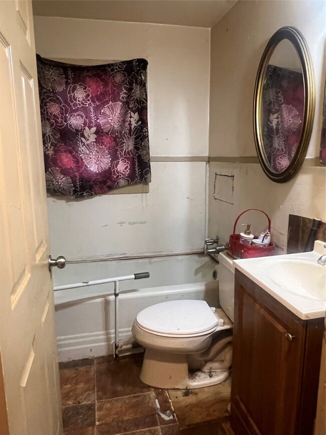 206 Garrotsville St, Houston, TX 77022 - photo 5