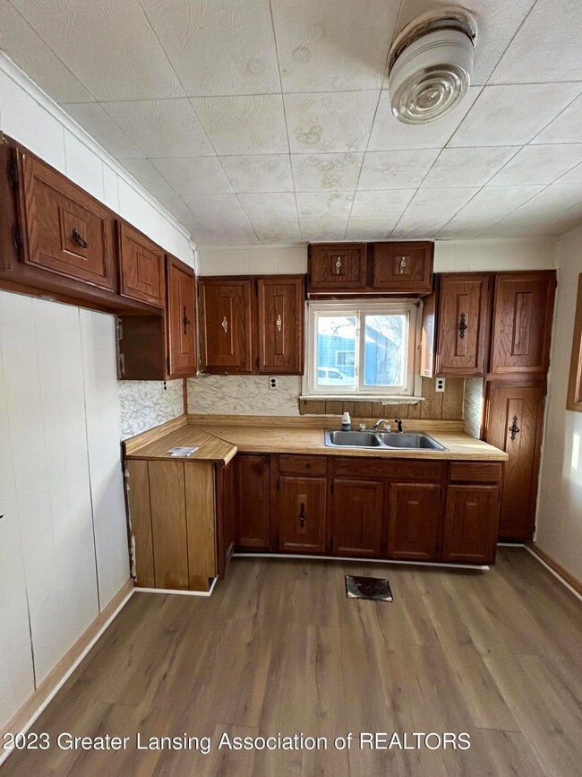 2500 Newark Ave, Lansing, MI 48911 - photo 3