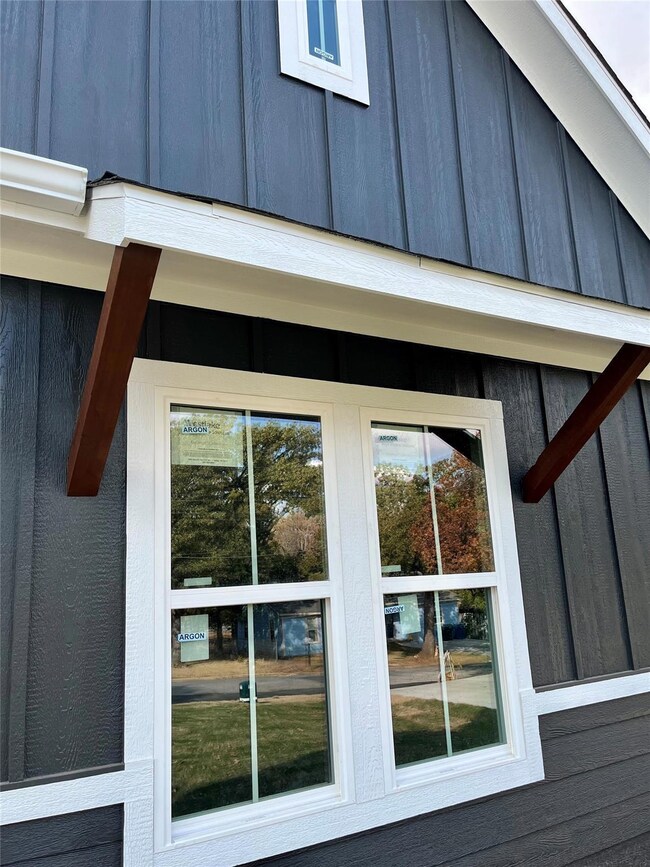 1035 Oak Dr, Denison, TX 75020 - photo 2