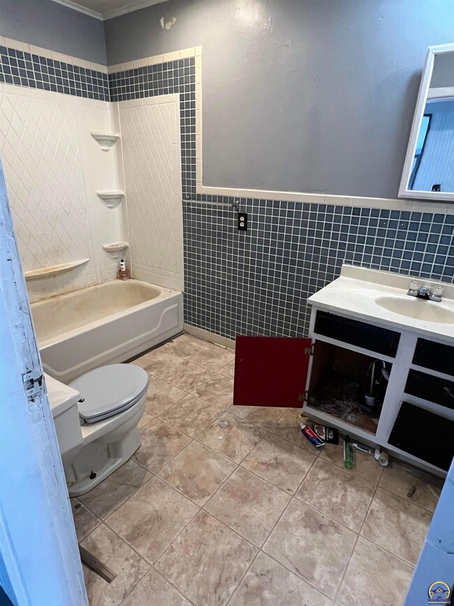 435 Spruce St, Rossville, KS 66533 - photo 4