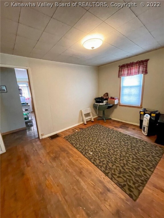 1327 Lightner Ave, Dunbar, WV 25064 - photo 4