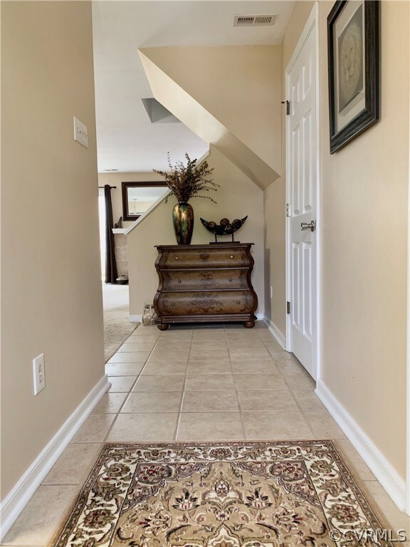 Enter our gracious home! 15' Foyer with real tile!