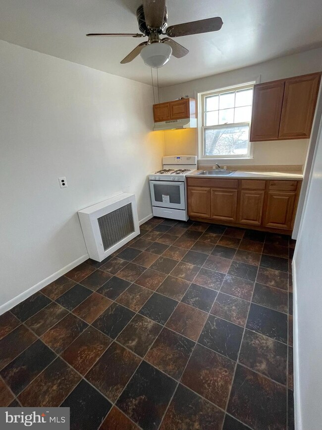 10 Oak Ave unit B, Westville, NJ 08093 - photo 5