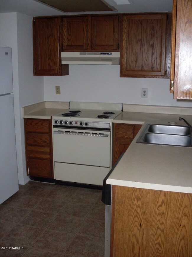 Kitchen with all appliances