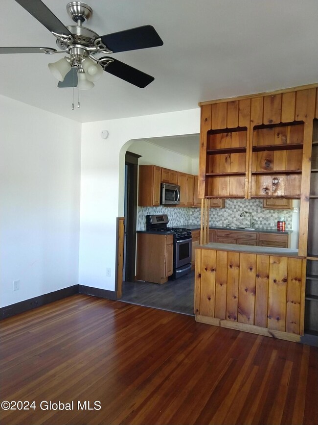 1 Columbia St unit 2, Schenectady, NY 12308 - photo 4