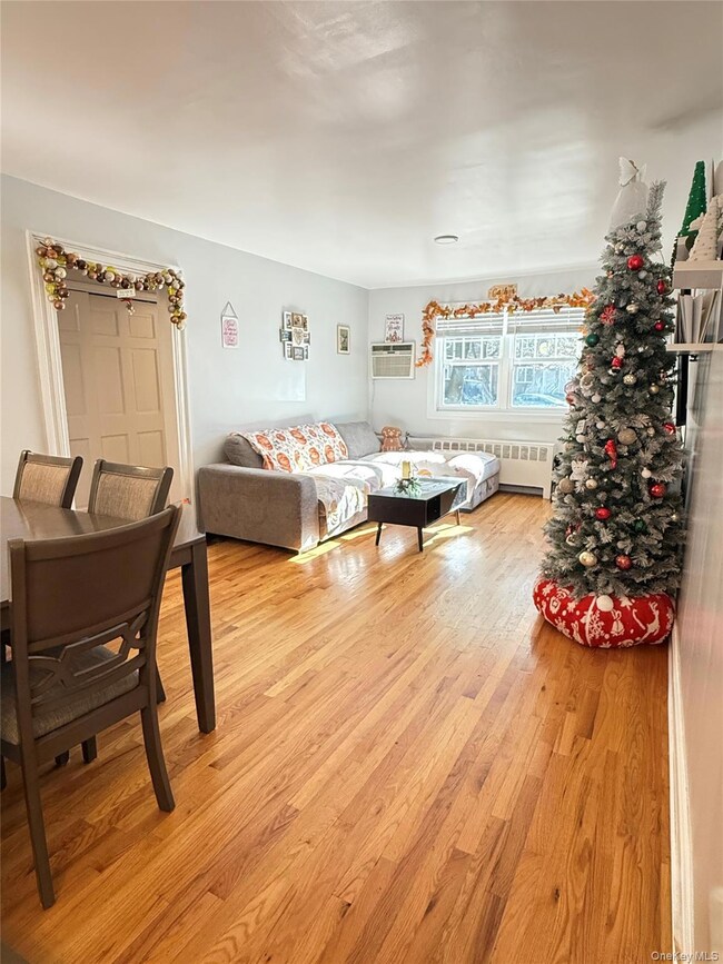22411 Kingsbury Ave unit A, Oakland Gardens, NY 11364 - photo 5