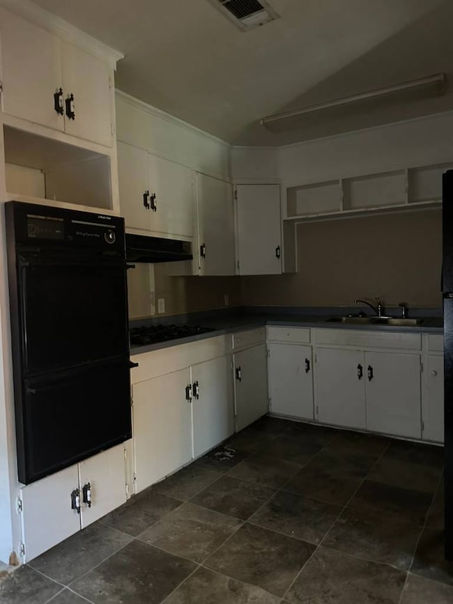 602 Cherokee Rd, Greenwood, MS 38930 - photo 4