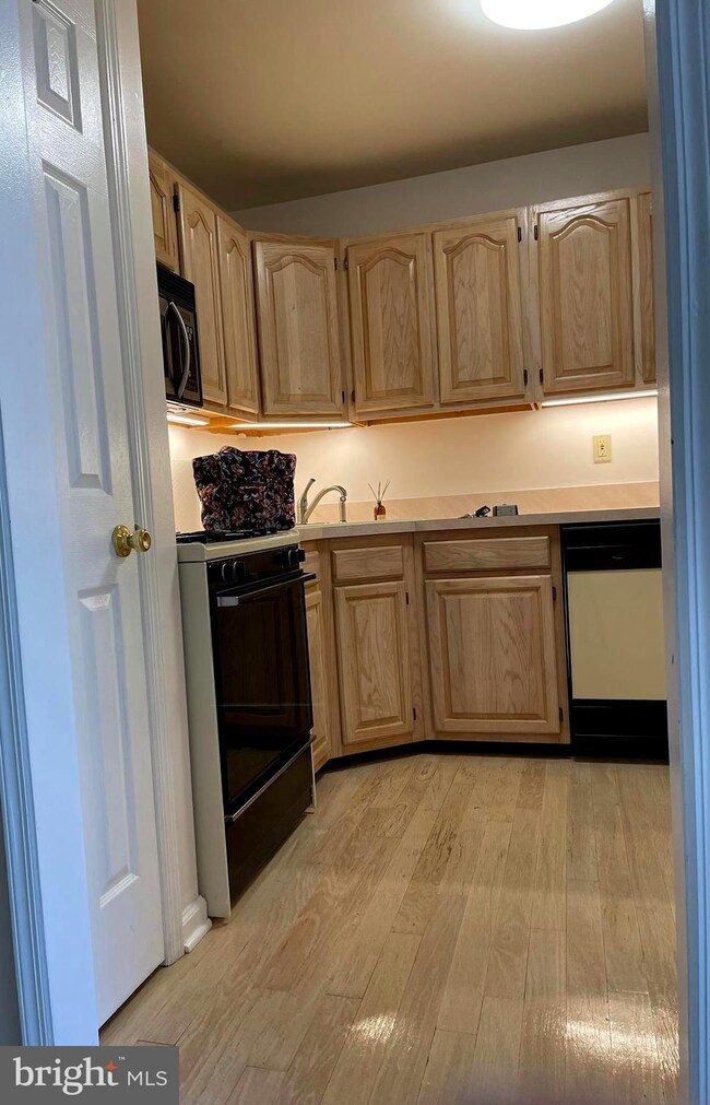 6 Crestview Ln unit BUILDING 1-10 UNIT 6, Mount Arlington, NJ 07856 - photo 6