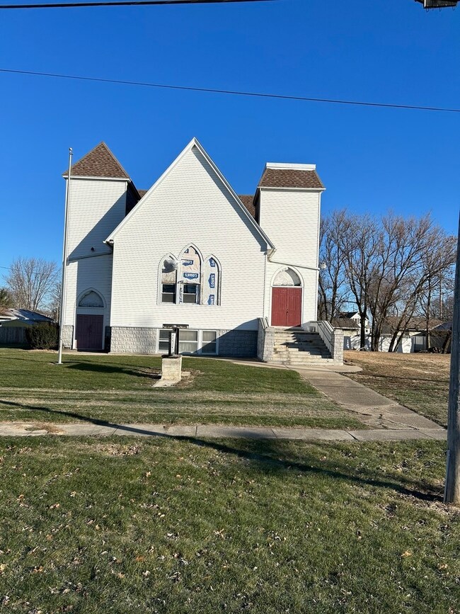 175 E 3rd Ave, Clifton, IL 60927 - photo 3