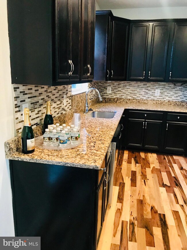 5708 Lyngate Ct, Lanham, MD 20706 - photo 4