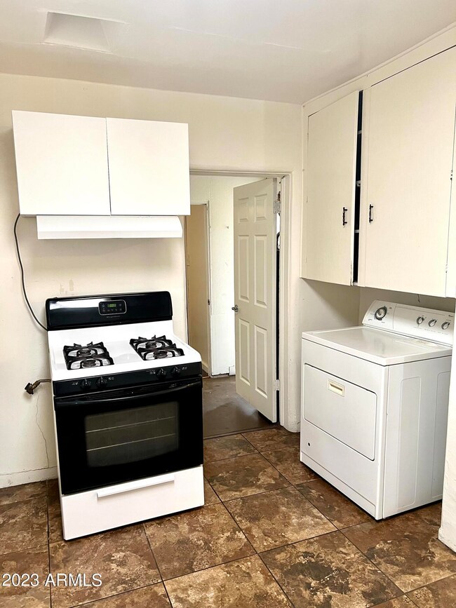 2045 N 21st Place, Phoenix, AZ 85006 - photo 7