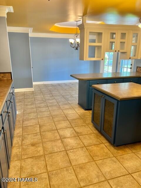 Kitchen & Dining