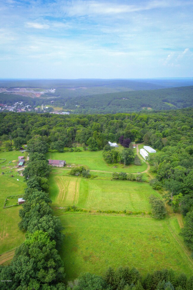 29 Strait Ln, Hawley, PA 18428 - photo 4