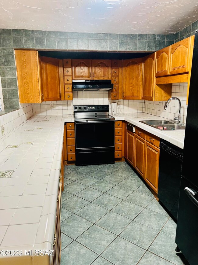 7957 E Nicaragua Dr, Tucson, AZ 85730 - photo 3