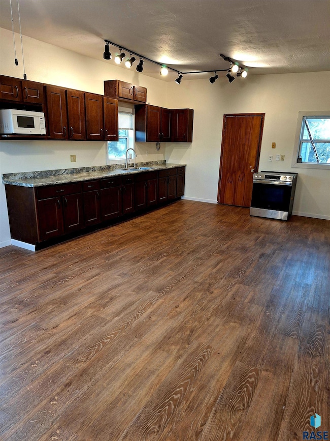 501 N Main St, Salem, SD 57058 - photo 4