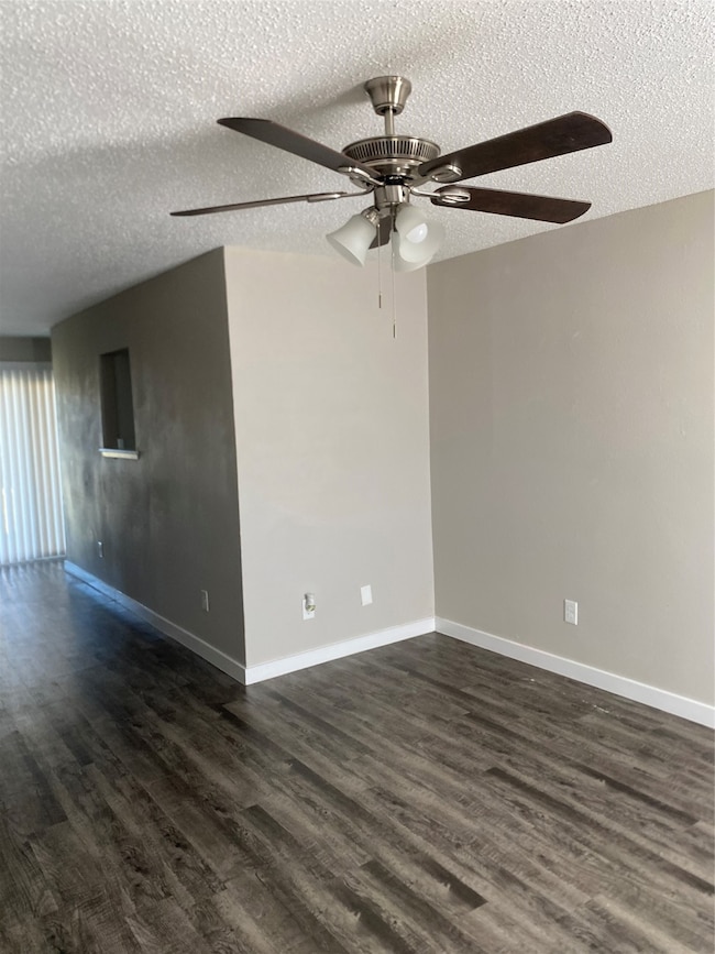 802 Las Palmas Dr, Grand Prairie, TX 75052 - photo 4