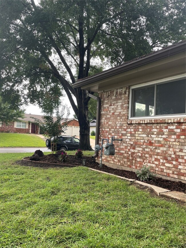 220 Cooper Dr, Hurst, TX 76053 - photo 6