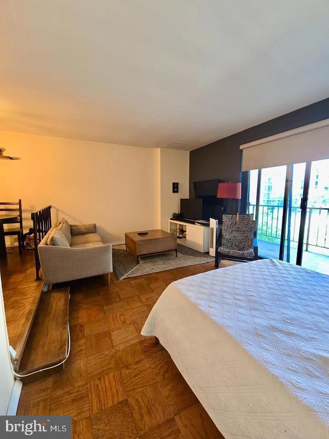 Carriage House unit 820, Washington, DC 20037 - photo 4