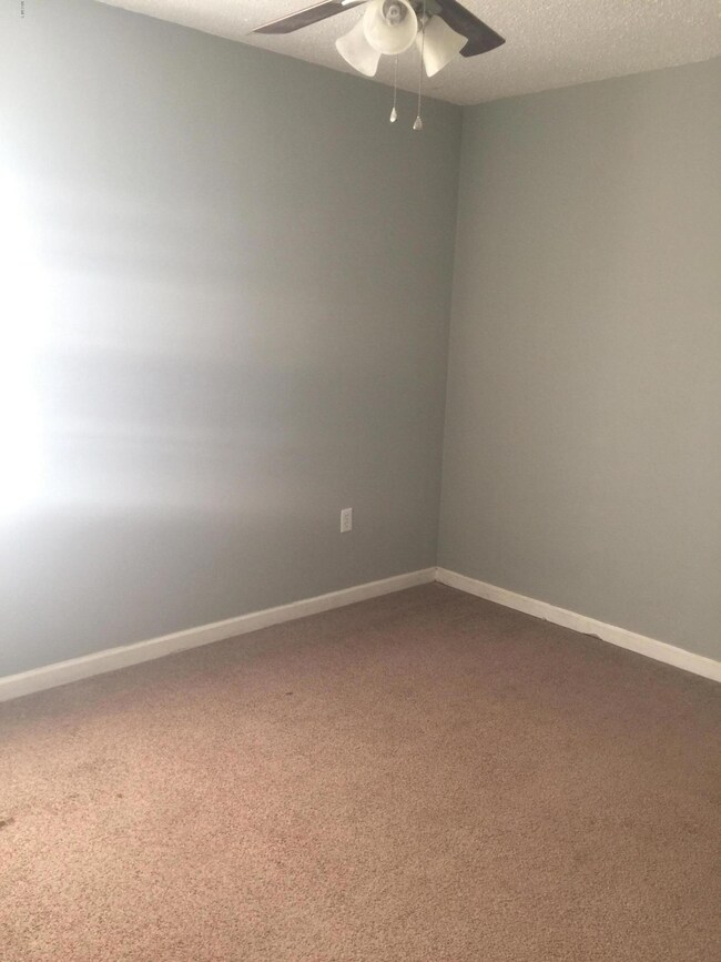 Middle bedroom