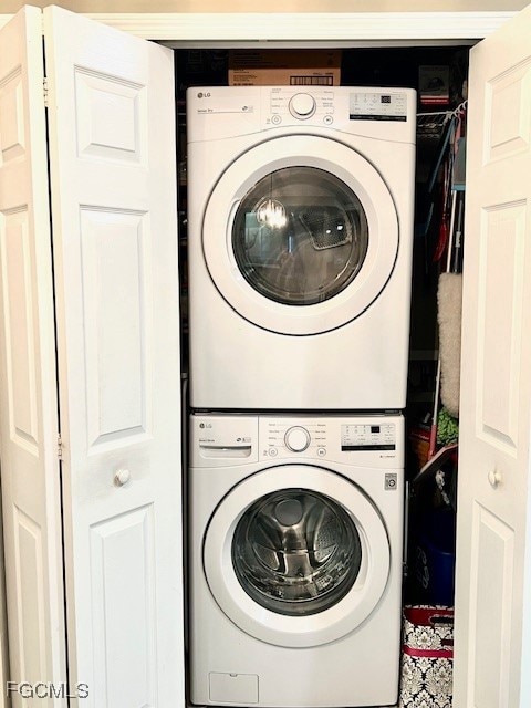 Full size stacked washer / dryer