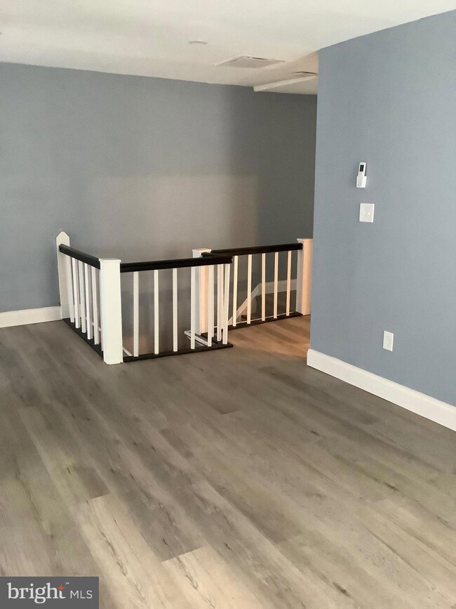 526 Macdade Blvd unit 3RD FLOOR, Darby, PA 19023 - photo 4