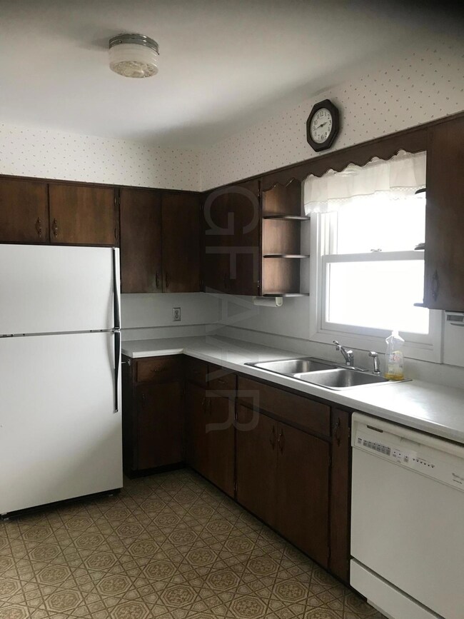 1606 S 16th St, Grand Forks, ND 58201 - photo 4