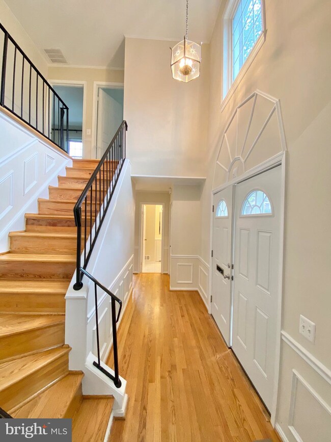 1333 Chetworth Ct, Alexandria, VA 22314 - photo 4