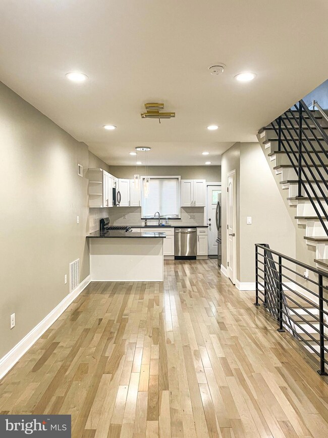 2237 Gerritt St, Philadelphia, PA 19146 - photo 3