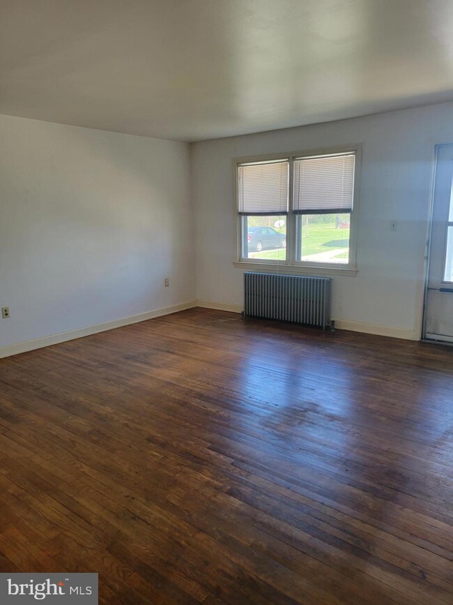 802 Elkton Rd unit D, Newark, DE 19711 - photo 2