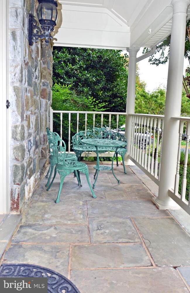 15304 Surrey House Way, Centreville, VA 20120 - photo 3