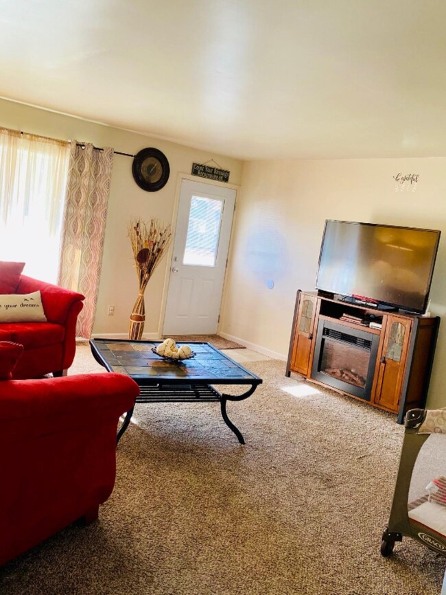 1215 S Fair Oaks LR
