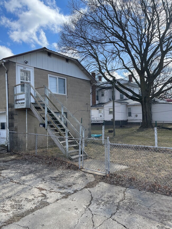 305 2nd St, Covington, IN 47932 - photo 2