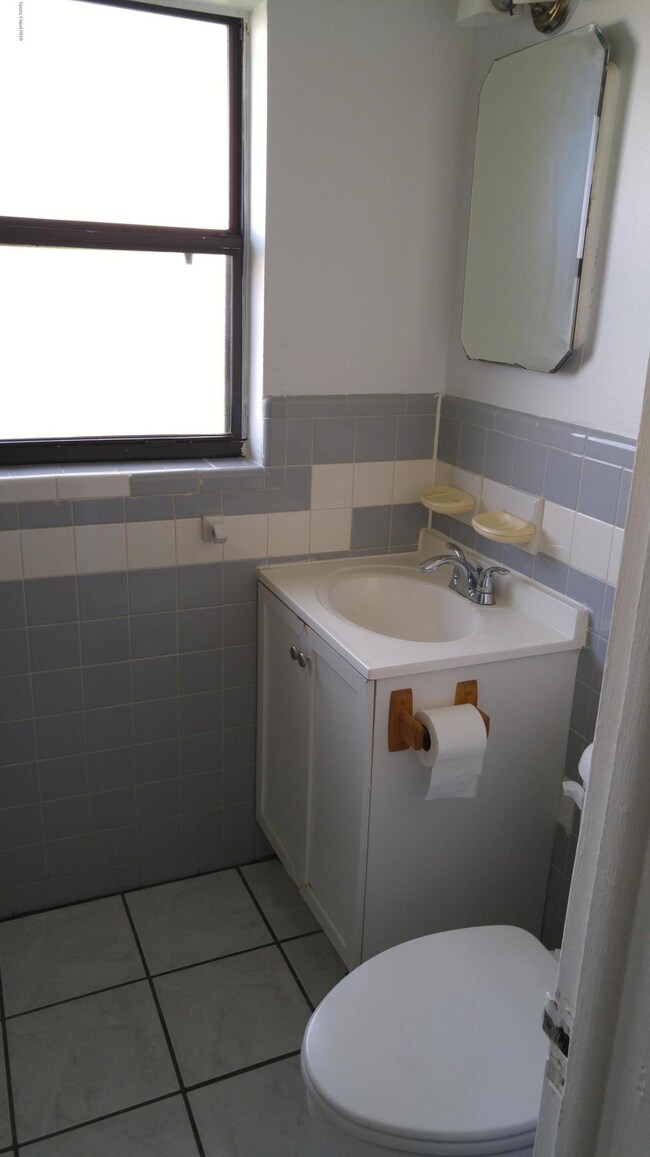 102 Polaris Bathroom