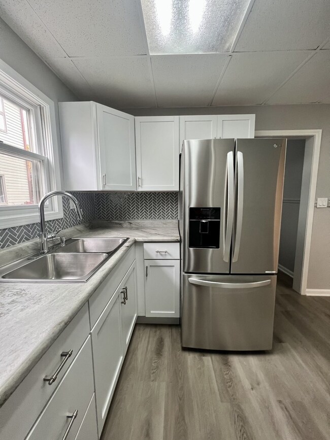 133 N Orchard Ave, Waukegan, IL 60085 - photo 5