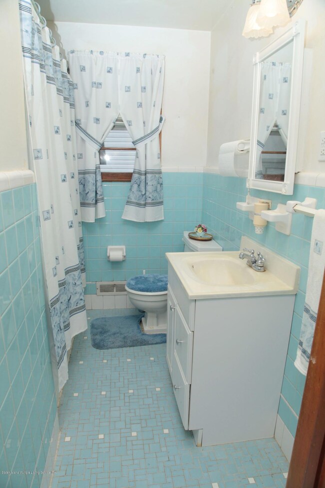 38 Chesterton Ave, Staten Island, NY 10306 - photo 4