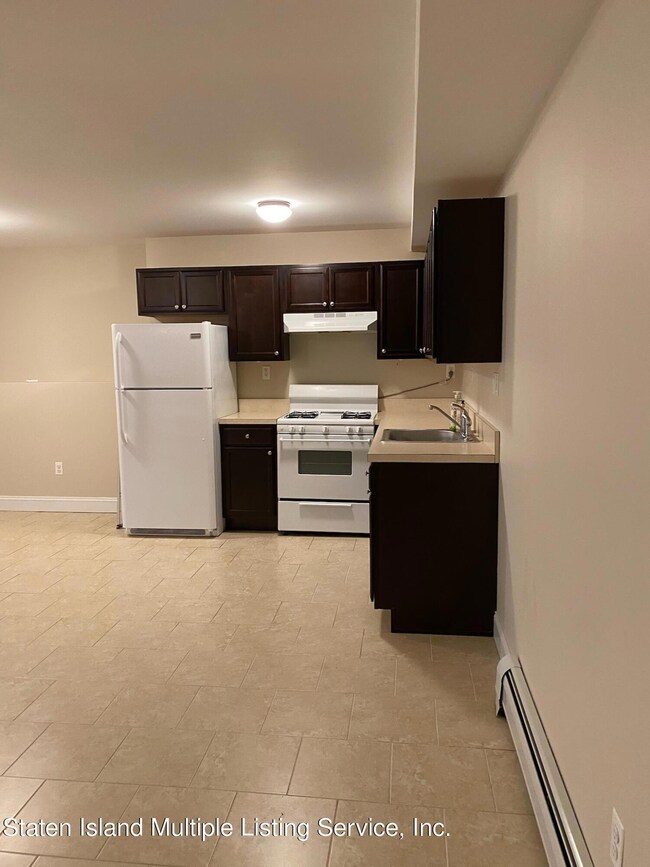 94 El Camino Loop, Staten Island, NY 10309 - photo 6