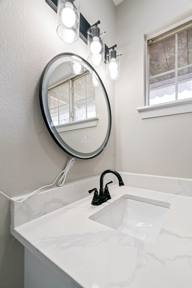 308 Sycamore St, Alvin, TX 77511 - photo 7